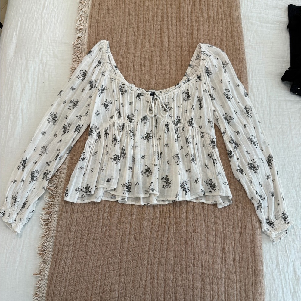 American Eagle Floral White Blouse